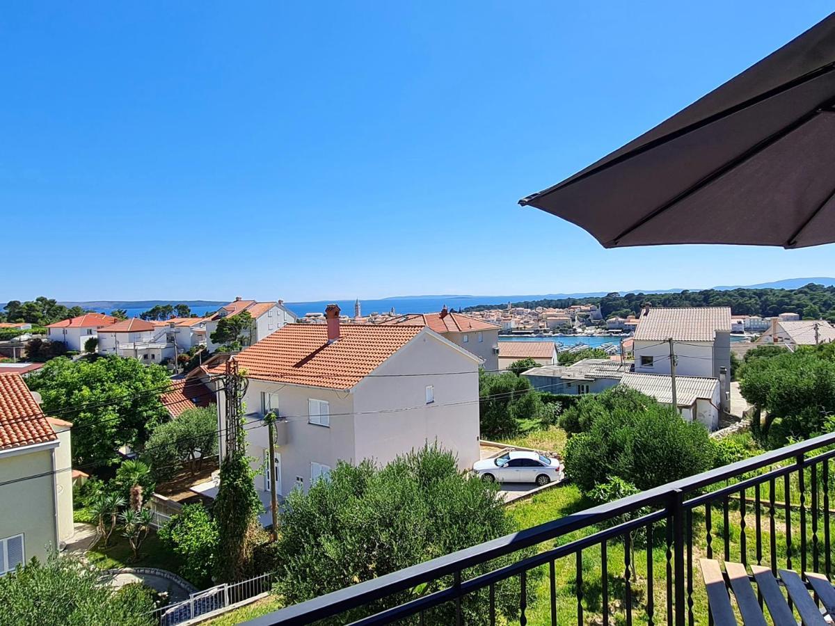 Modern With A Beautiful View Apartment Rab Town